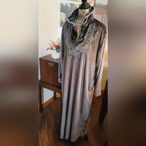 Chic Velvet Robe in Silver Gray